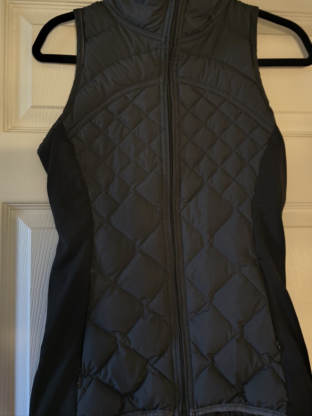 Lululemon Black Quilted Insulated Running Vest Size 8 Stretch Fleece Panels - Picture 4 of 16